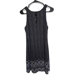 White House Black Market Black & White Sleeveless Dress M Crochet Lace Yoke